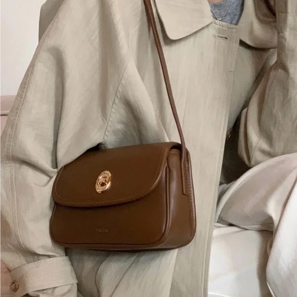 Elegant Brown Crossbody Bag - Picture 2 of 5
